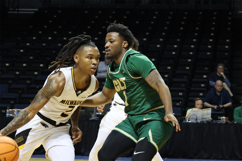 Charlotte advances to the semifinals of the CBI